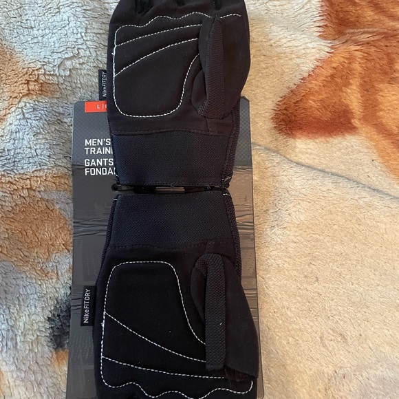 Mens training gloves - Picture 2 of 3